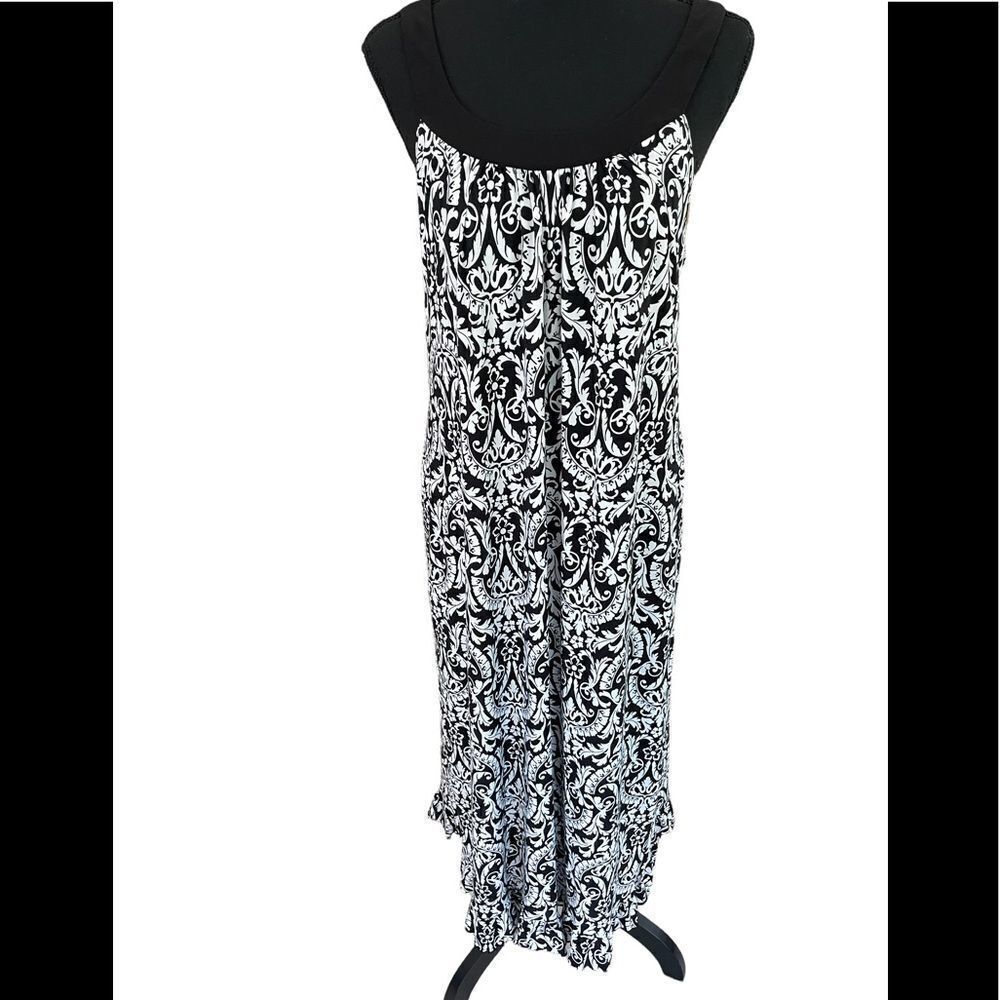 Studio Donatella black/ white abstract print nightgown with straps, size S.